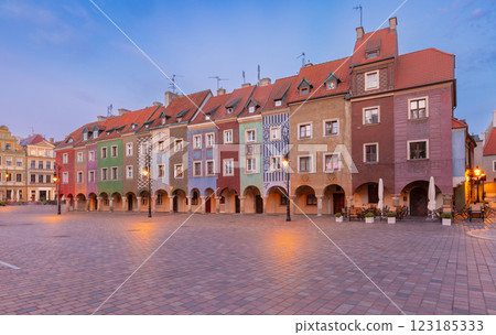Facades of old colorful houses on the Town Hall Square in Poznan 123185333