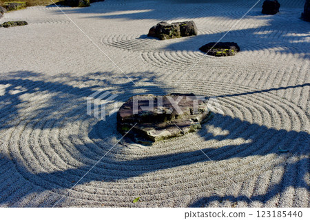 Sand ripples in a Japanese garden in winter 123185440