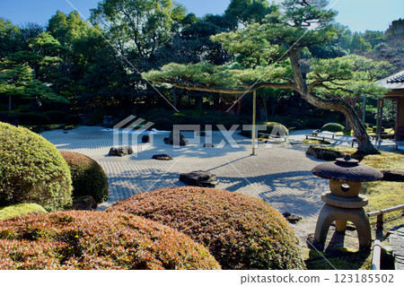 Beautiful Japanese gardens in Sanin in winter 123185502