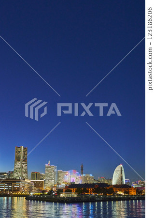 Yokohama Minatomirai district night view Landmark Tower Red Brick Warehouse Ferris wheel 123186206