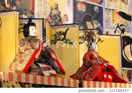 Hina dolls: Emperor and Empress dolls, female doll focus Hina dolls: Emperor and Empress dolls, female doll focus 123186357