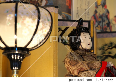 Hina dolls: Emperor and Empress dolls (male dolls) and lanterns 123186366