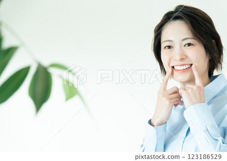 Woman with beautiful teeth Woman with beautiful teeth 123186529