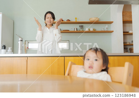 A woman tired of raising children 123186948
