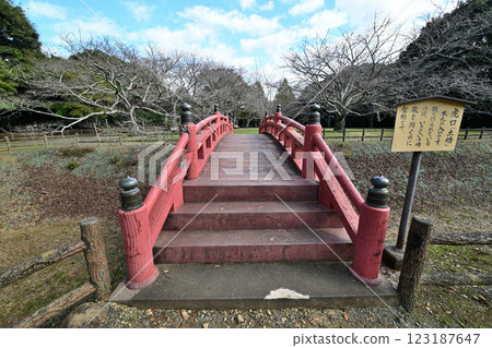 Oyama Castle (Totomi Province) Imitation castle tower and crescent moat Oyama Castle (Totomi Province) Imitation castle tower and crescent moat 123187647