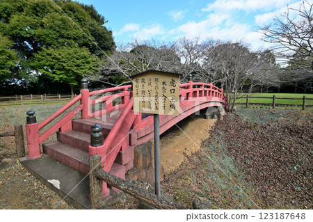Oyama Castle (Totomi Province) Imitation castle tower and crescent moat Oyama Castle (Totomi Province) Imitation castle tower and crescent moat 123187648