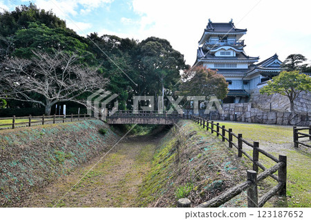 Oyama Castle (Totomi Province) Imitation castle tower and crescent moat Oyama Castle (Totomi Province) Imitation castle tower and crescent moat 123187652