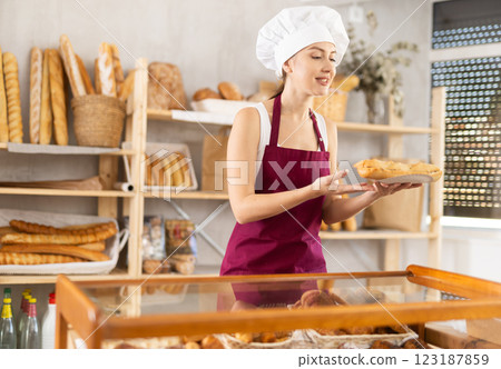 Young woman seller with bocadillo in bakery 123187859