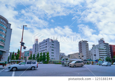 View of Kaizuka 1-chome, Kawasaki-ku, Kawasaki City, Kanagawa Prefecture, looking south from Shinkawabashi intersection 123188144