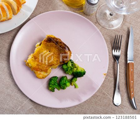 Fried chicken pieces served with broccoli 123188501