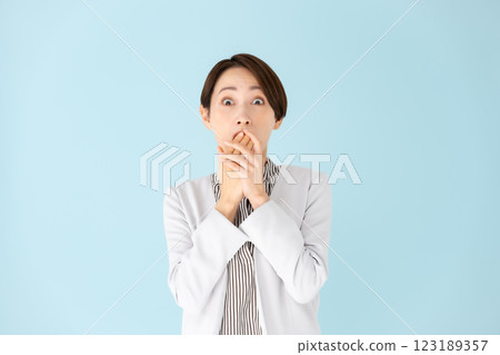 Woman business portrait surprised 123189357