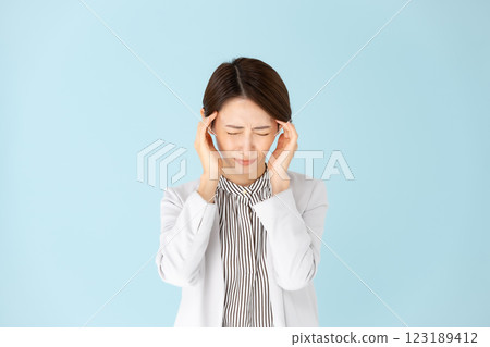 女性商務肖像頭痛 123189412