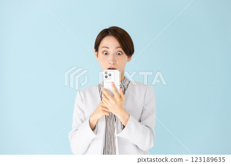 Woman business portrait smartphone surprised Woman business portrait smartphone surprised 123189635