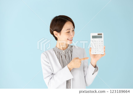 Female business portrait calculator Female business portrait calculator 123189664
