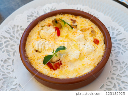 Flan de legumes et feta. Rustic pie with vegetables and cheese served on table 123189925