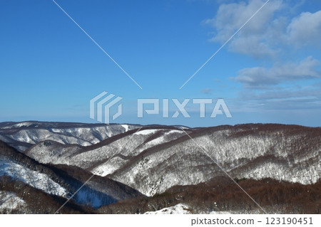 Snowy mountains in winter Aomori 123190451