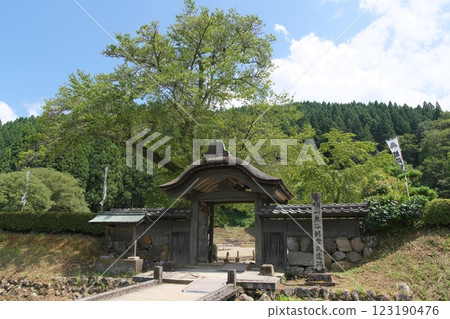 Ruined Valley Asakura Ruins Karamon 123190476