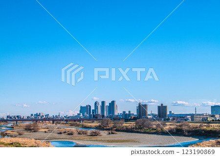 Tokyo cityscape in Japan on February 10th... View of the Tama River and tower apartment complexes in front of Kawasaki and Musashi-Kosugi stations = Reiwa 7 Tokyo cityscape in Japan on February 10th... View of the Tama River and tower apartment complexes in front of Kawasaki and Musashi-Kosugi stations = Reiwa 7 123190869