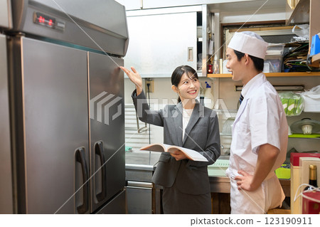 A woman who sells refrigerators at a restaurant 123190911