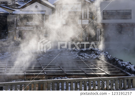 冬季草津溫泉湯 123191257