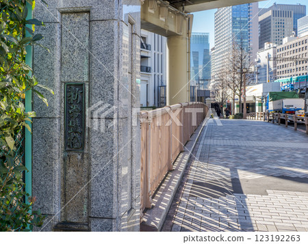 The main pillars and nameplate of the "Shin-Tokiwa Bridge" spanning the Nihonbashi River The main pillars and nameplate of the "Shin-Tokiwa Bridge" spanning the Nihonbashi River 123192263