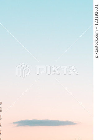 簡單的天空和浮雲（極簡風景） 123192631