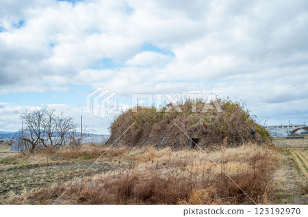 View of the remains of the air raid shelter on the south side of the former Yanagimoto Airfield View of the remains of the air raid shelter on the south side of the former Yanagimoto Airfield 123192970