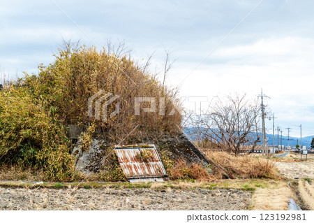 View of the remains of the air raid shelter on the south side of the former Yanagimoto Airfield 123192981