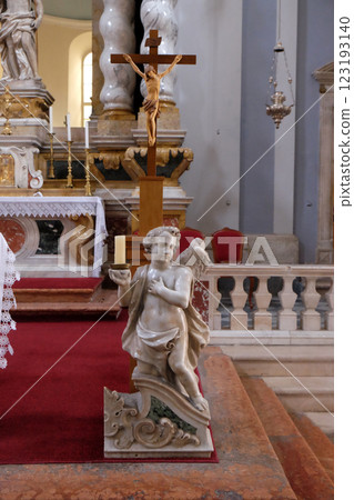 Angel on the altar in Franciscan church of the Friars Minor in Dubrovnik, Croatia Angel on the altar in Franciscan church of the Friars Minor in Dubrovnik, Croatia 123193140