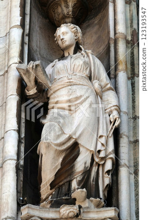Statue of Saint on the facade of the Milan Cathedral, Duomo di Santa Maria Nascente, Milan, Lombardy, Italy 123193547
