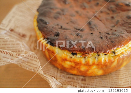 Whole Oreo Basque Cheesecake (right) Whole Oreo Basque Cheesecake (right) 123195615