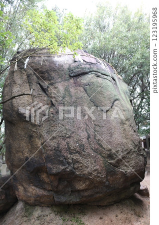 Megaliths at Ufushina Shrine (Utazu Town, Kagawa Prefecture) Megaliths at Ufushina Shrine (Utazu Town, Kagawa Prefecture) 123195968