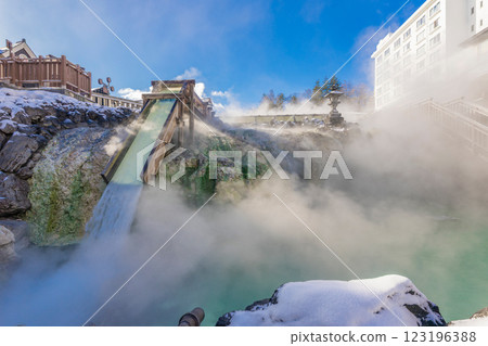 冬季草津溫泉湯 123196388