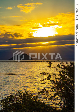 [Lake Biwa scenery] The fantastic Chikubu Island floating in the autumn evening scenery 123196507