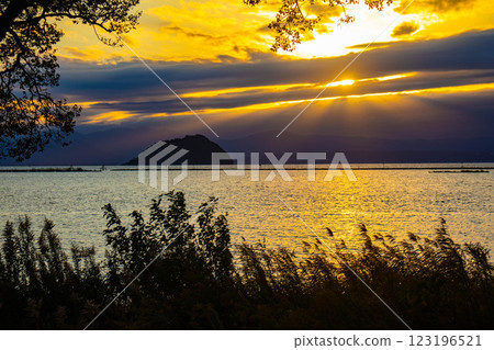 [Lake Biwa scenery] The fantastic Chikubu Island floating in the autumn evening scenery 123196521