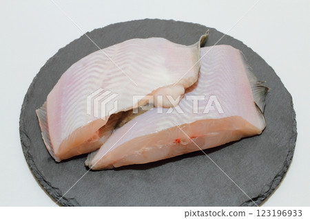 紅比目魚片 123196933