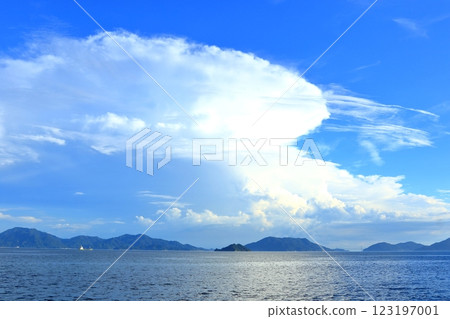 Tobishima Kaido as seen from Oshiba Island Tobishima Kaido as seen from Oshiba Island 123197001