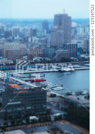 從千葉港塔俯瞰千葉市中央區 123197522