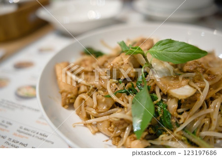 Vietnamese food 123197686