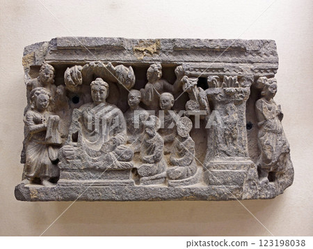 巴基斯坦拉合爾博物館展出的佛陀向弟子和追隨者宣講 巴基斯坦拉合爾博物館展出的佛陀向弟子和追隨者宣講 123198038