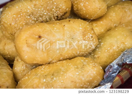 Aromatic crunchy Banh Ran from rice flour. Traditional Vietnamese cuisine Aromatic crunchy Banh Ran from rice flour. Traditional Vietnamese cuisine 123198229