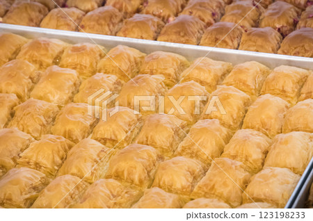 Turkisch baklava with pistachio, nuts and honey 123198233
