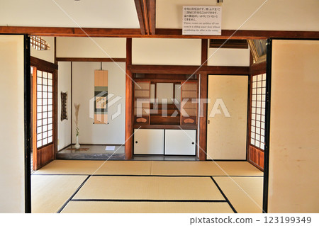 Bungo Kitsuki Castle: Replica castle tower and samurai residence 123199349