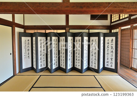 Bungo Kitsuki Castle: Replica castle tower and samurai residence 123199363