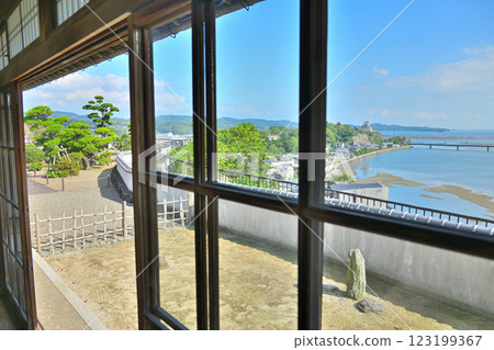 Bungo Kitsuki Castle: Replica castle tower and samurai residence 123199367