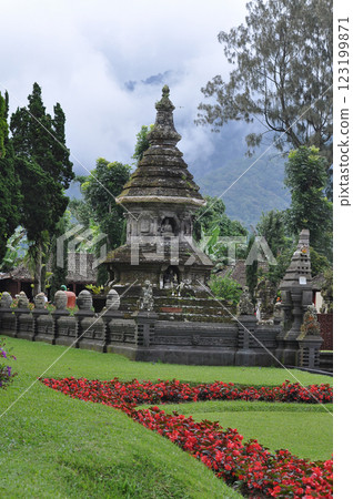 Pura Ulun Danu Beratan temple balinese hindu temple on a Bedugul lake in Bali, Indonesia 123199871