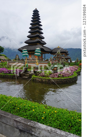 Pura Ulun Danu Beratan temple balinese hindu temple on a Bedugul lake in Bali, Indonesia 123199884