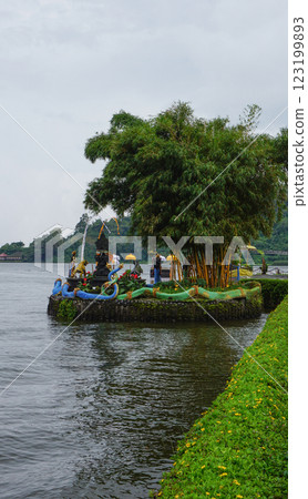 Pura Ulun Danu Beratan temple balinese hindu temple on a Bedugul lake in Bali, Indonesia 123199893