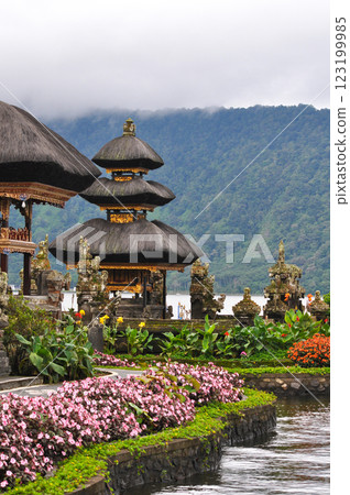 Pura Ulun Danu Beratan temple balinese hindu temple on a Bedugul lake in Bali, Indonesia 123199985