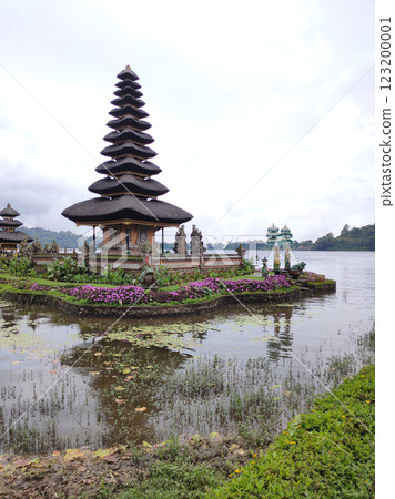 Pura Ulun Danu Beratan temple balinese hindu temple on a Bedugul lake in Bali, Indonesia 123200001
